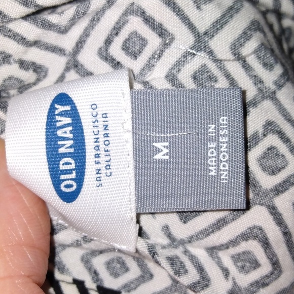 Old Navy women's black and white geometric Romper size Medium Nwot - Picture 9 of 17